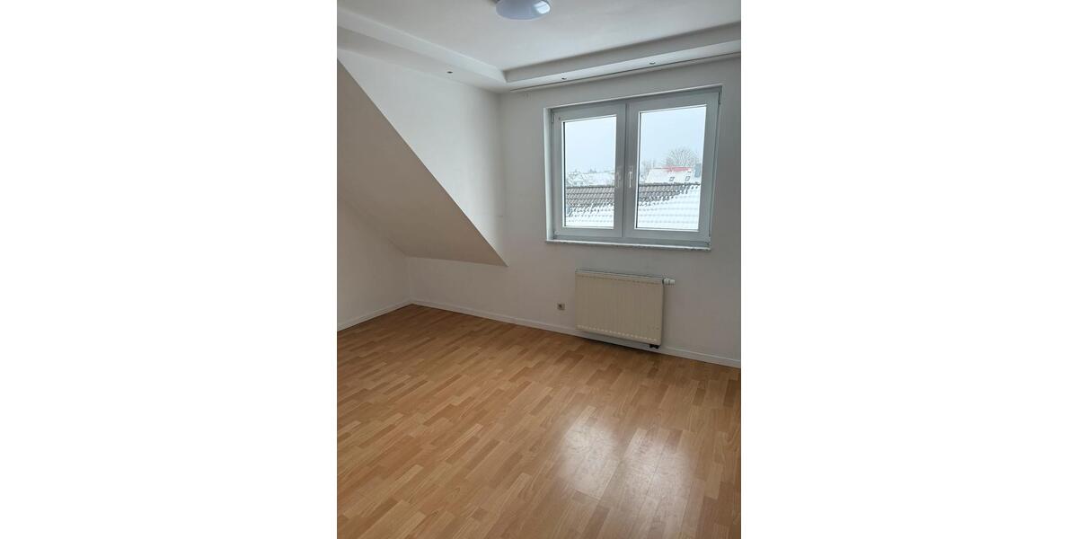 Etagenwohnung Bergen - 5 Zimmer, 103 m&sup2;, 1.020&euro; | Angebot:25539311