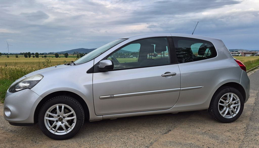 Renault Clio 85.825 km 3.950 &euro; Wolfenbüttel 38302
