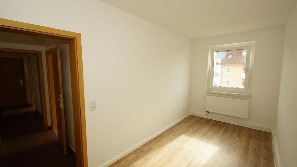 Etagenwohnung Dippoldiswalde - 4 Zimmer, 69 m&sup2;, 393&euro; | Angebot:24476941