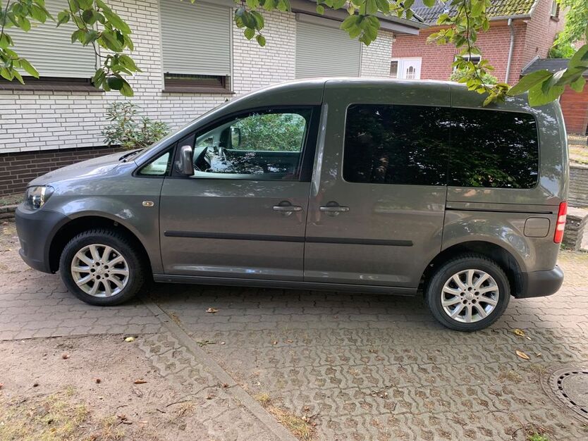 VW Caddy 166.500 km 8.888 € Hamburg 22457