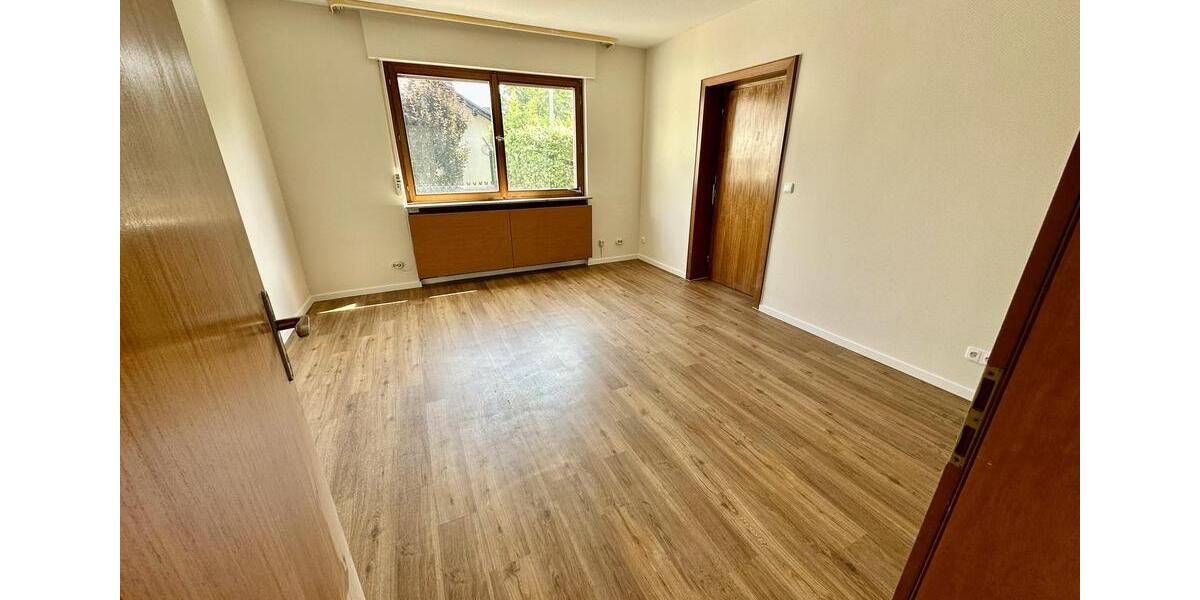 Etagenwohnung Hanau Kesselstadt - 3 Zimmer, 135 m&sup2;, 1.500&euro; | Angebot:26042751