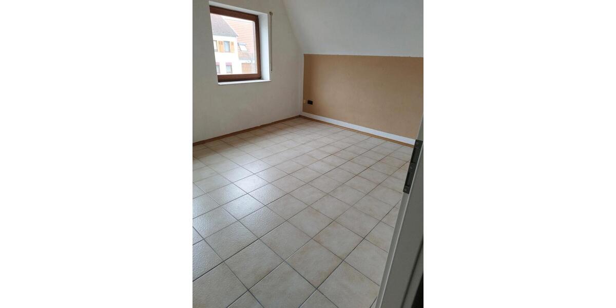 Etagenwohnung Linkenheim-Hochstetten Hochstetten - 4.5 Zimmer, 105 m&sup2;, 1.490&euro; | Angebot:25669102