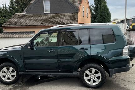 Mitsubishi Pajero 303.110 km 17.500 &euro; Mülheim an der Ruhr 45472