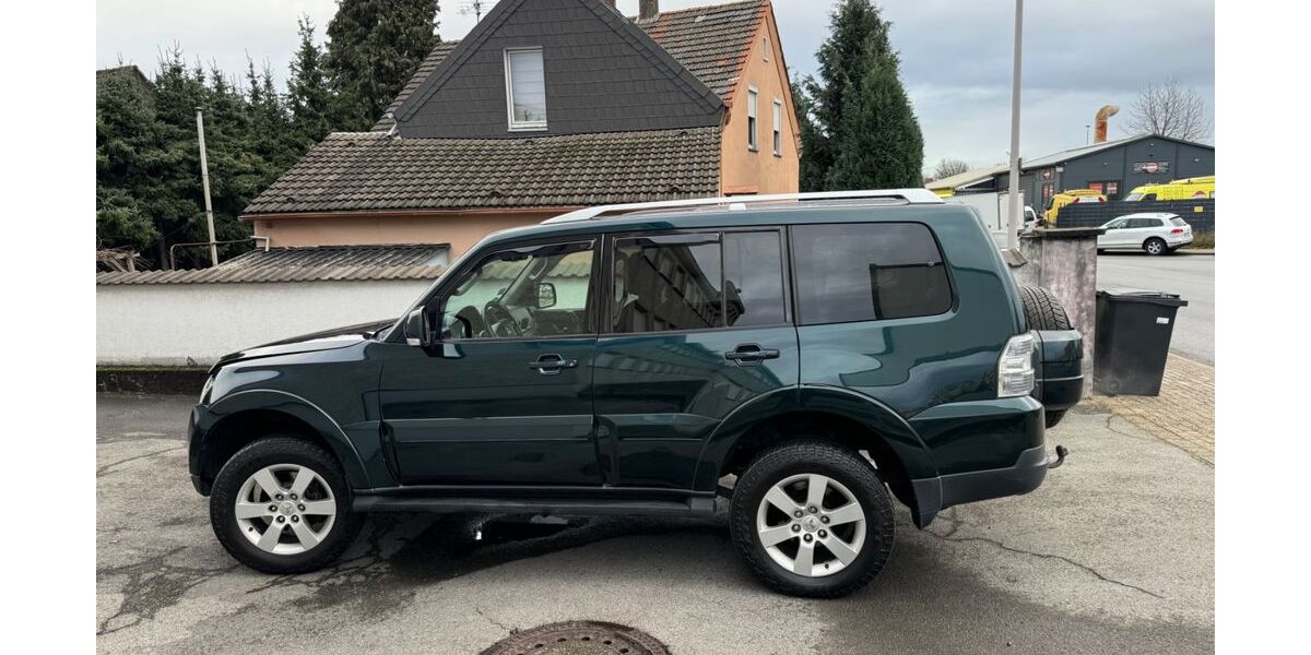 Mitsubishi Pajero 303.110 km 17.500 &euro; Mülheim an der Ruhr 45472