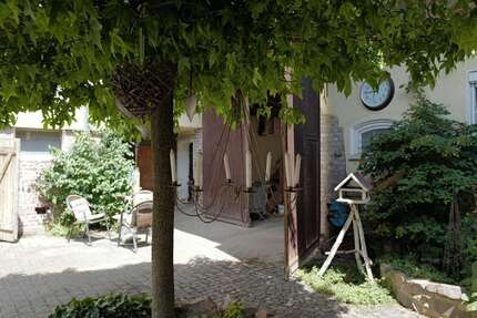 Haus Niederneisen - 9 Zimmer, 255 m&sup2;, 2.250&euro; | Angebot:26604117