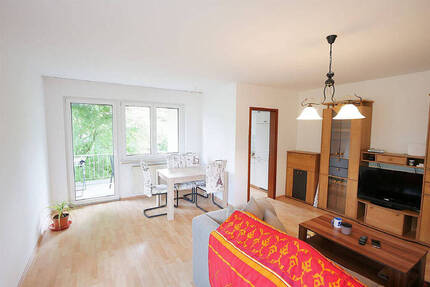 Schöne 2-Zimmer-Wohnung mit Balkon und Garage in ruhiger aber stadtnaher Lage