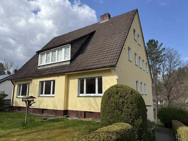 Einfamilienhaus Bad Berleburg - 11 Zimmer, 310 m&sup2;, 325.000&euro; | Angebot:26821901
