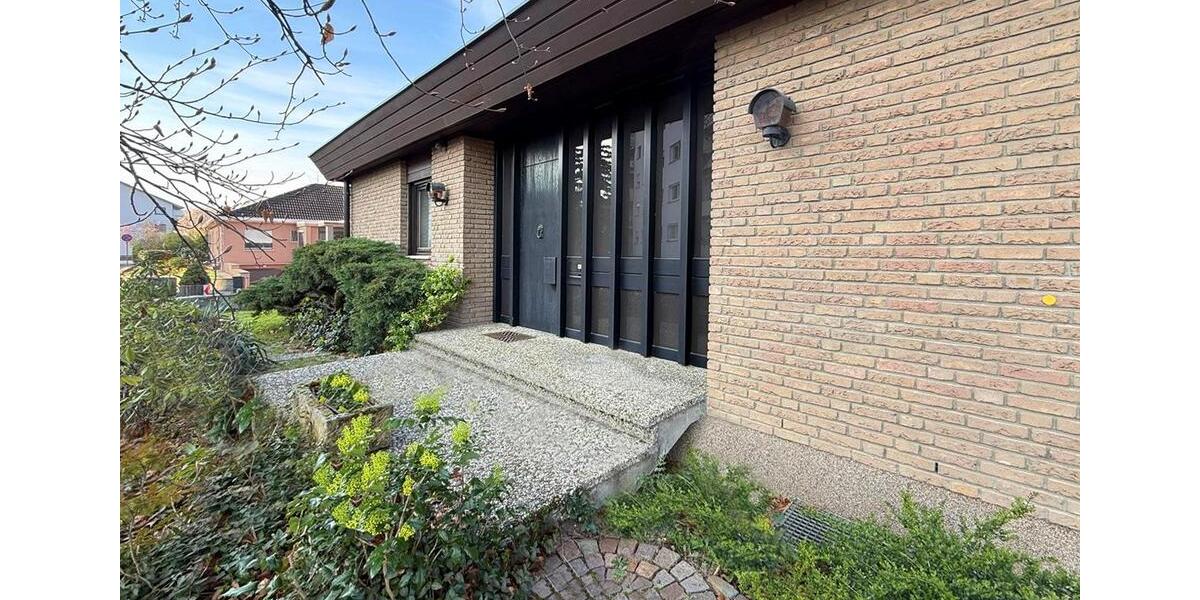 Einfamilienhaus Hochheim am Main - 12 Zimmer, 263 m&sup2;, 850.000&euro; | Angebot:26581793