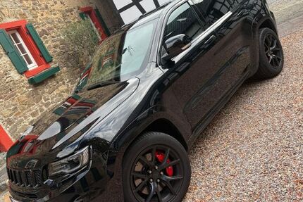 Jeep Grand Cherokee 57.500 km 50.999 € Bad Münstereifel 53902