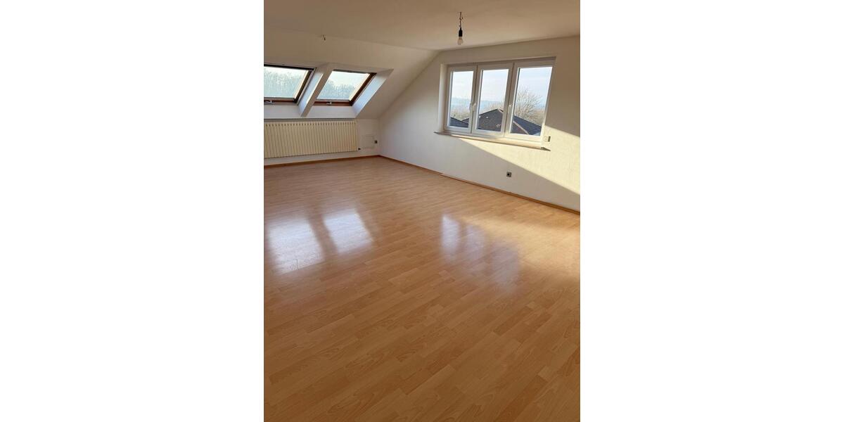 4-ZKB Wohnung renoviert mit Terrasse und schöner Aussicht 4 zimmer