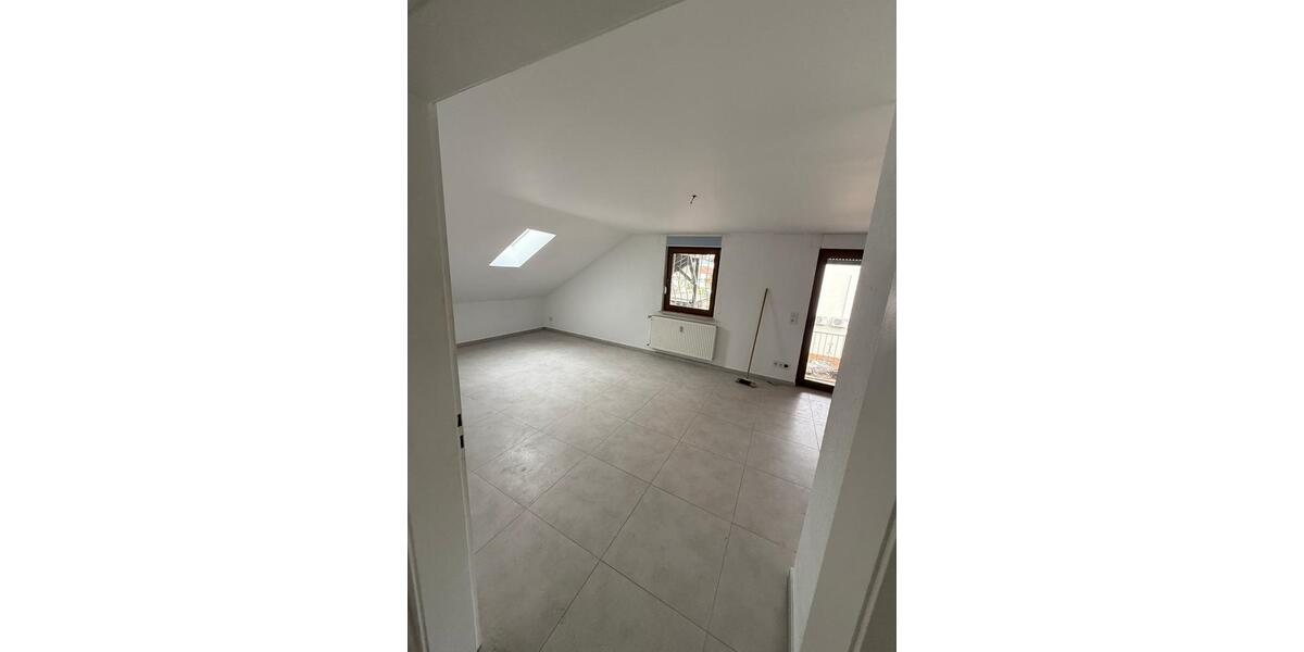 Dachgeschoßwohnung Bürstadt - 3 Zimmer, 80 m&sup2;, 1.250&euro; | Angebot:26336197