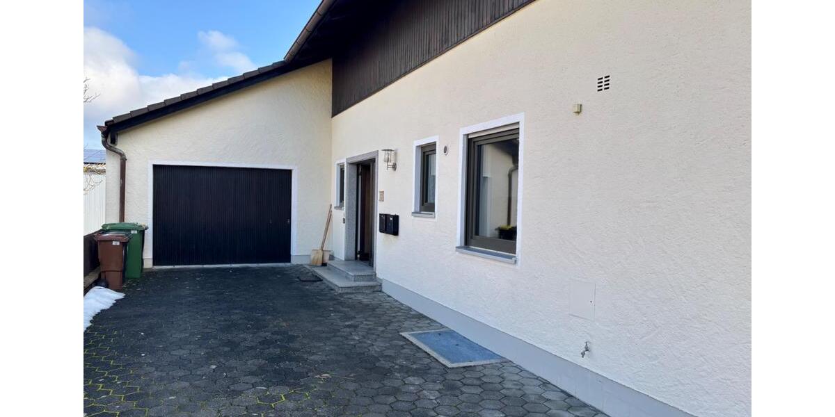 Große 4 Zimmer-Wohnung,Küche,Bad,Garage,Terasse, großer Garten 4 zimmer