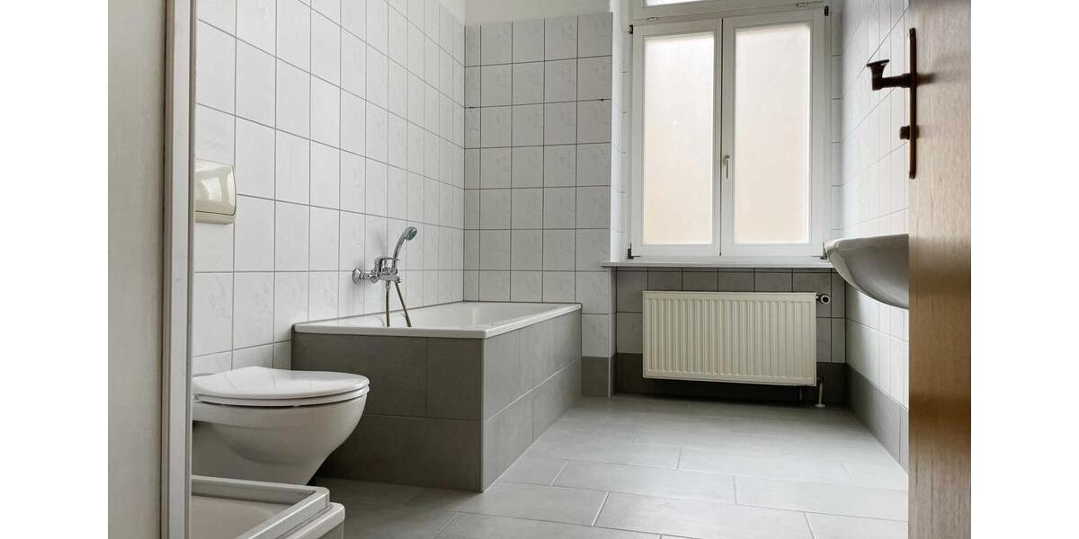 Etagenwohnung Halle (Saale) - 5.5 Zimmer, 170 m&sup2;, 1.530&euro; | Angebot:26412893