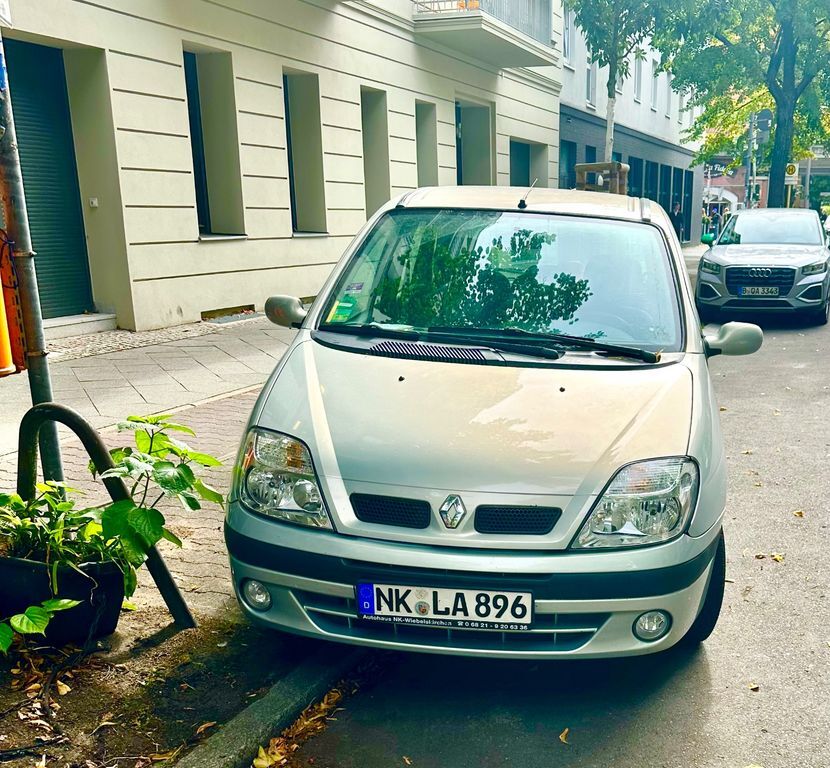 Renault Scenic 108.000 km 1.950 € Berlin 10629