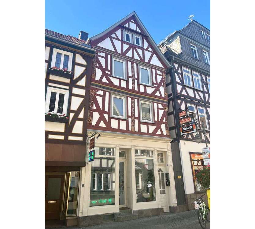 Haus zum Kaufen in Butzbach 349.000 € 196 m²