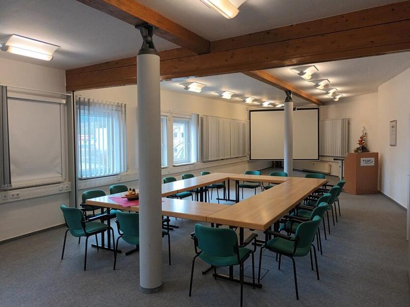 MODERNE BÜRORÄUME ZU VERMIETEN! ANT Invest GmbH Standort: 36466 D