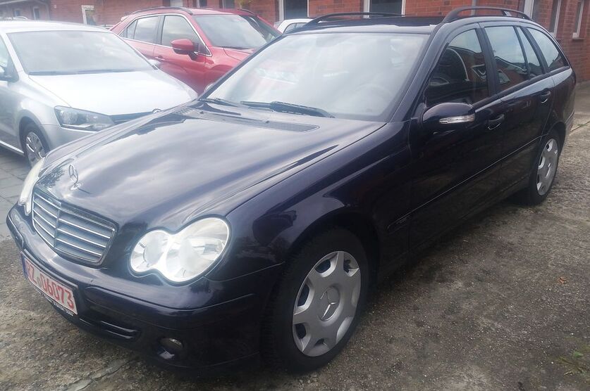 Mercedes-Benz C 180 224.300 km 2.990 € Schretstaken 21493