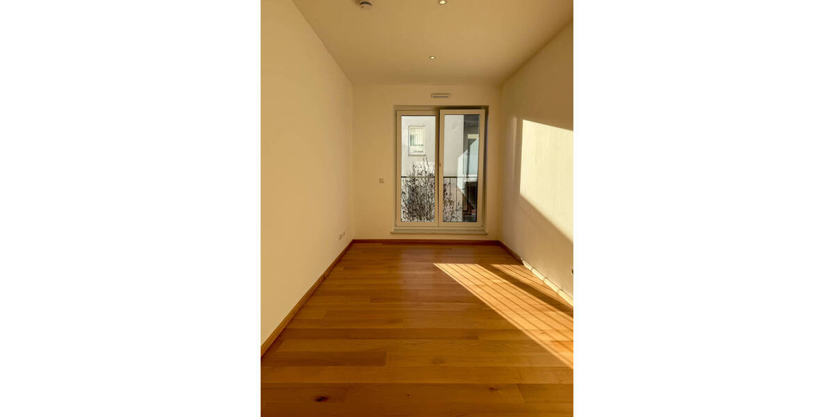 Etagenwohnung Rosenheim Innenstadt - 4 Zimmer, 132 m&sup2;, 1.980&euro; | Angebot:26361248