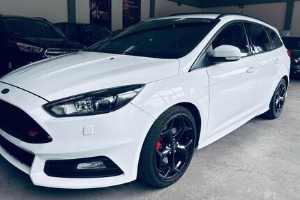 Ford Focus 159.000 km 10.990 € Bruchsal OT Untergrombach 76646