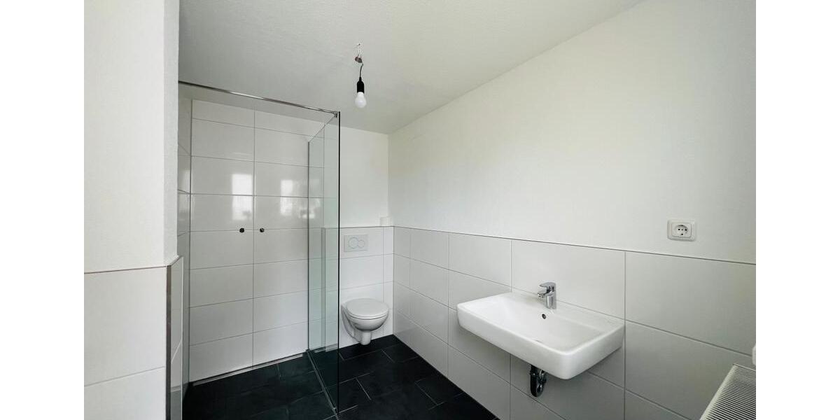 Saniertes Einfamilienhaus mit Garten & Balkon in Felsberg 8 zimmer