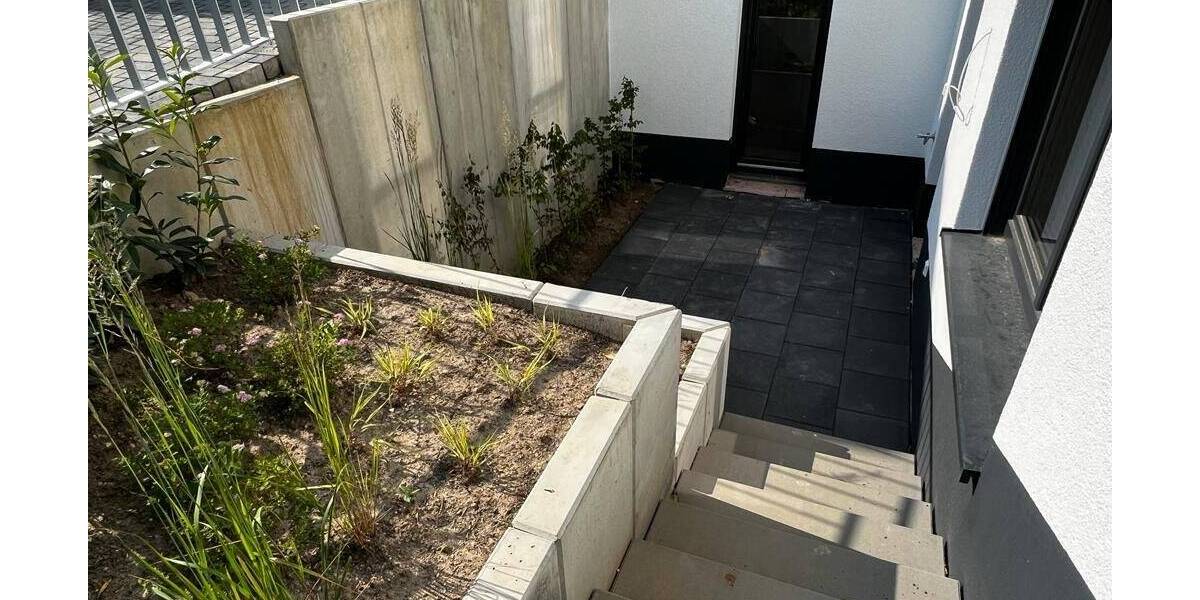 Doppelhaushälfte Mainz Weisenau - 6 Zimmer, 159 m&sup2;, 2.500&euro; | Angebot:23587981