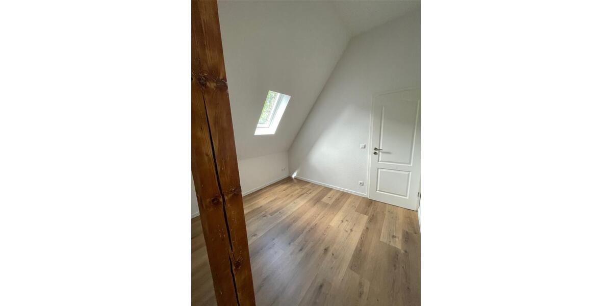 Dachgeschoßwohnung Neumünster - 2 Zimmer, 39 m&sup2;, 365&euro; | Angebot:25305453