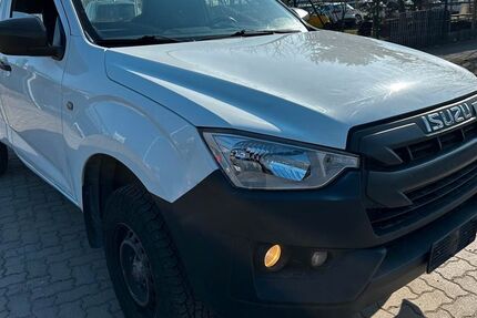 Isuzu D-Max 163.356 km 15.900 &euro; Mittenwalde 15749
