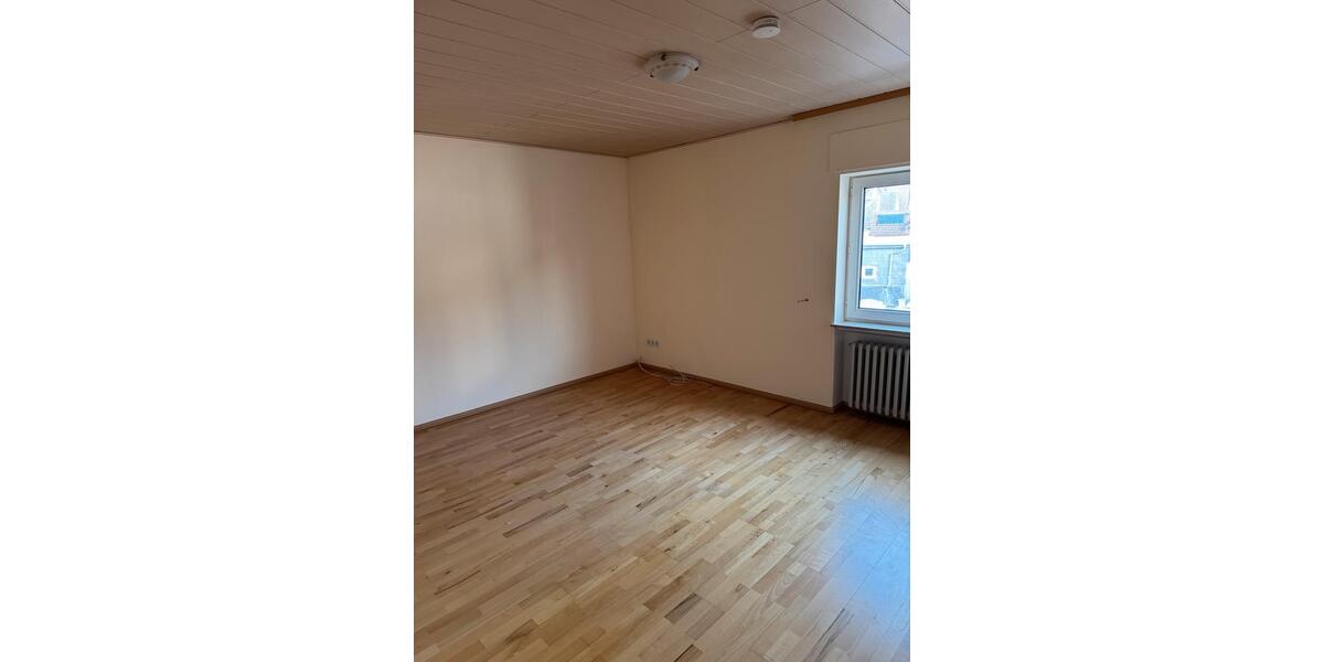 Etagenwohnung Lollar - 6 Zimmer, 135 m&sup2;, 1.150&euro; | Angebot:26349851