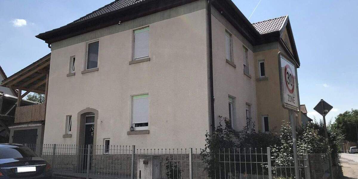 Doppelhaushälfte Uffenheim - 7 Zimmer, 182 m&sup2;, 275.000&euro; | Angebot:25777026