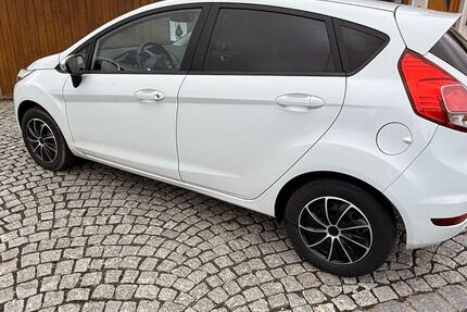 Ford Fiesta 91.400 km 5.400 &euro; Waldershof 95679