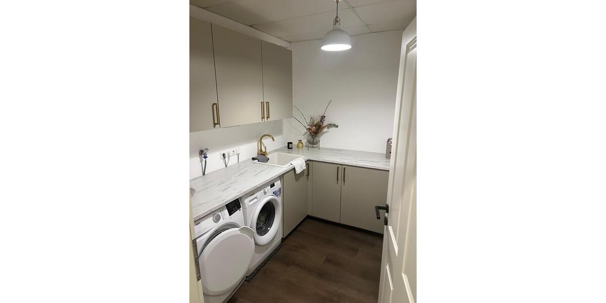 Kernsanierte EG-Wohnung (208 m²) mit großer Terrasse 6 zimmer