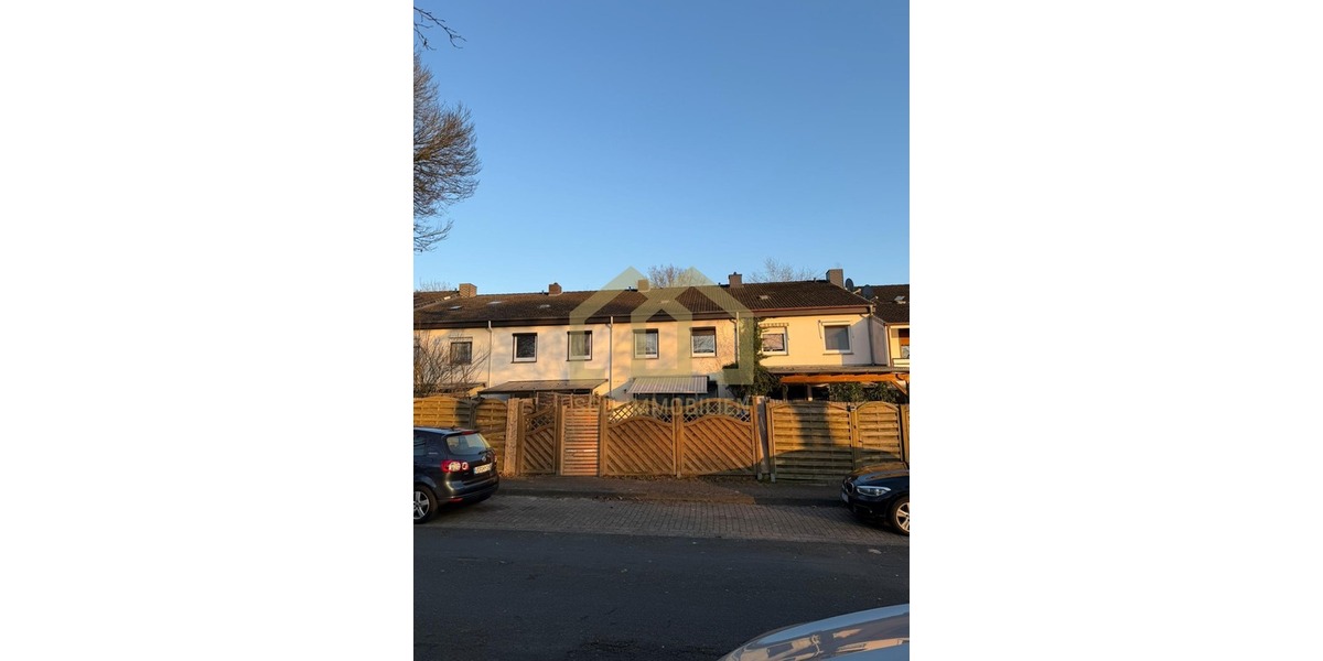Achim: 5-Zimmer-Reihenhaus mit Garten, EBK & ausgebautem Dachgeschoss + Garage - Reihenmittelhaus Achim | Angebot:26635096