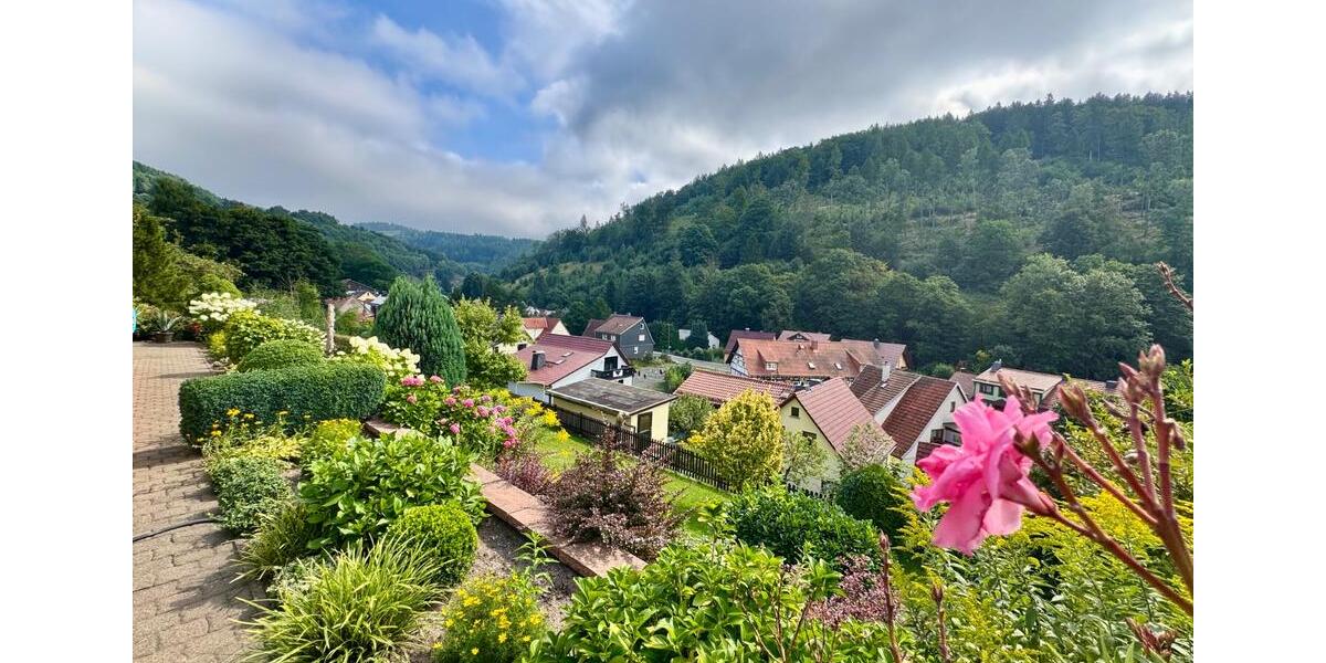 Einfamilienhaus Steinbach-Hallenberg Hallenberg - 7 Zimmer, 142 m&sup2;, 170.000&euro; | Angebot:25943916