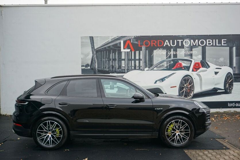 Porsche Cayenne 8.500 km 99.999 € Stuttgart 70499