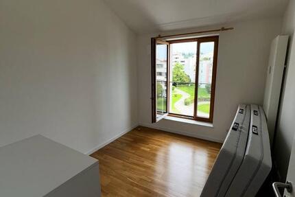 Luftiges WG-Zimmer in riesiger lichtdurchfluteter Wohnung zimmer