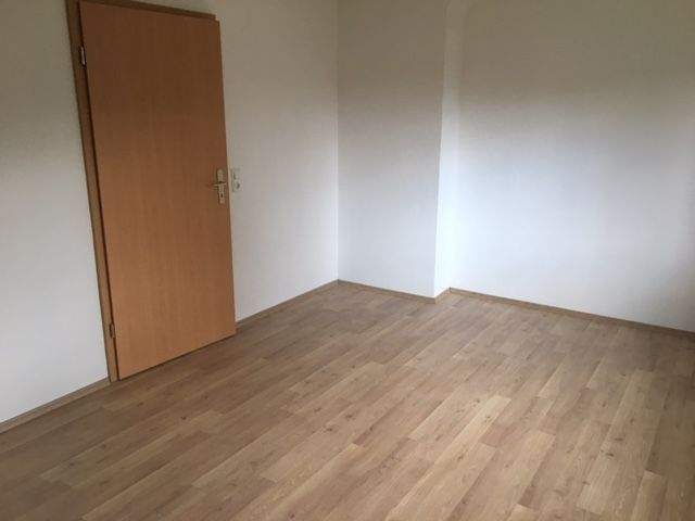Etagenwohnung Teuchern - 2 Zimmer, 53 m&sup2;, 45.000&euro; | Angebot:26703157