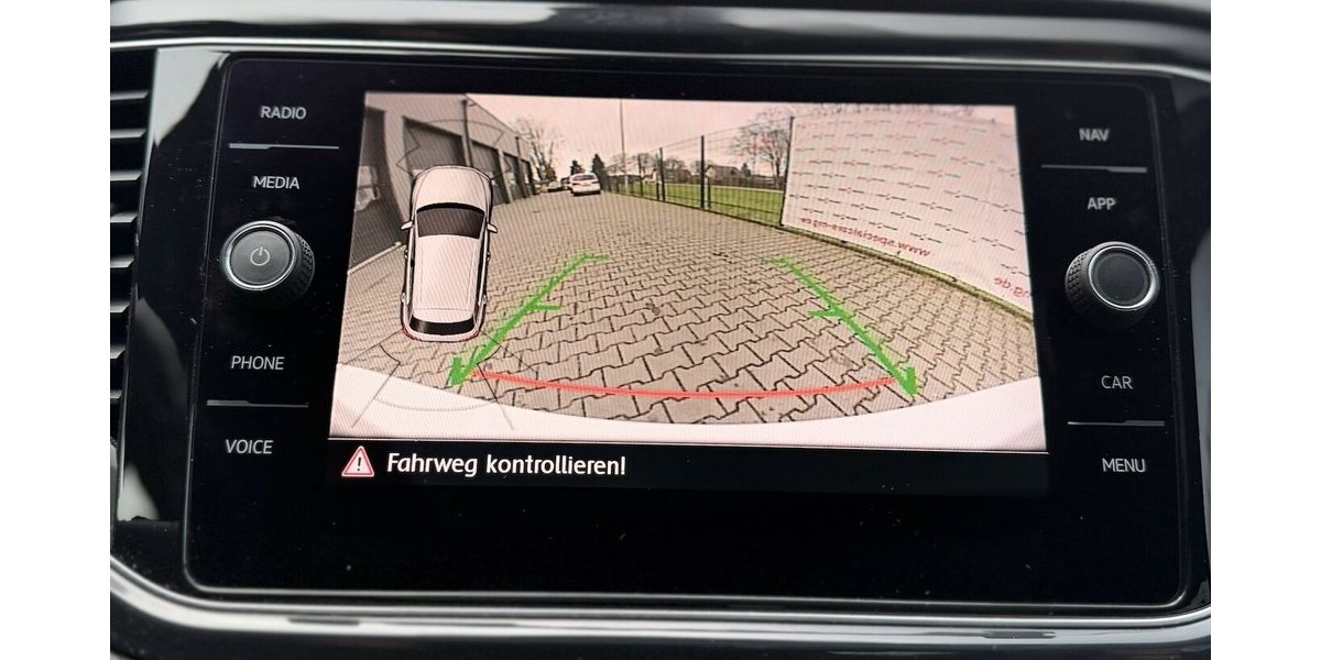 VW T-Roc R-line / Pano / 1. Hd / Kamera / AHK 93.000 km 23.690 &euro; Mönchengladbach 41066