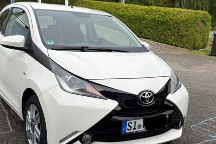 Toyota Aygo (X) 86.000 km 6.400 &euro; Erndtebrück 57339