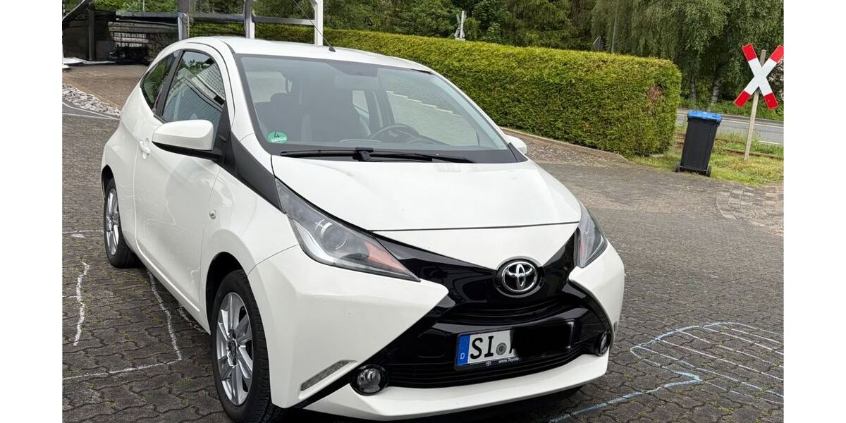 Toyota Aygo (X) 86.000 km 6.400 &euro; Erndtebrück 57339