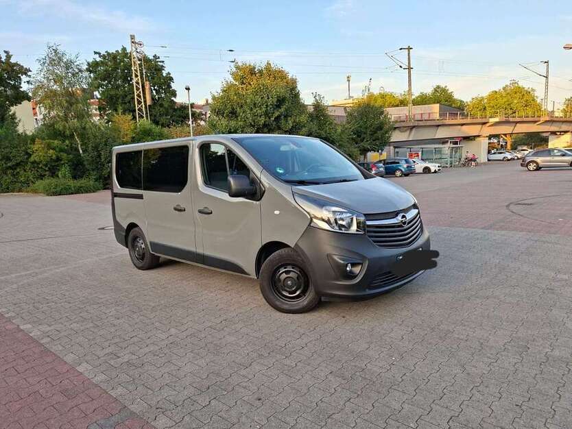 Opel Vivaro 165.107 km 15.999 € Bochum 44803