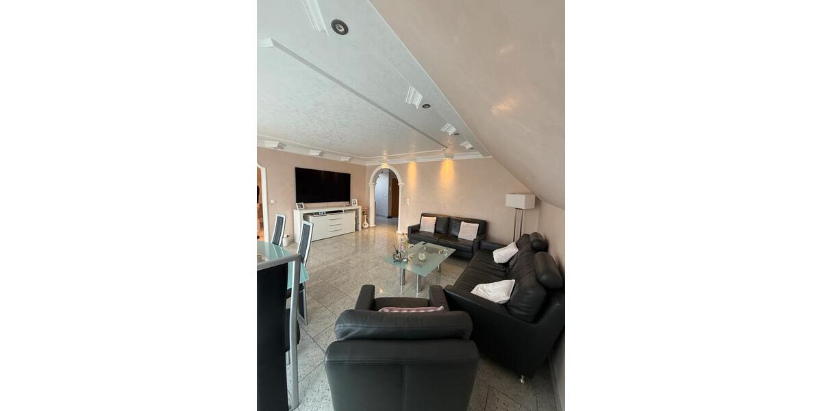 Helle 5-Zimmer Maisonette Wohnung mit Balkon in Köln Weiler 5 zimmer