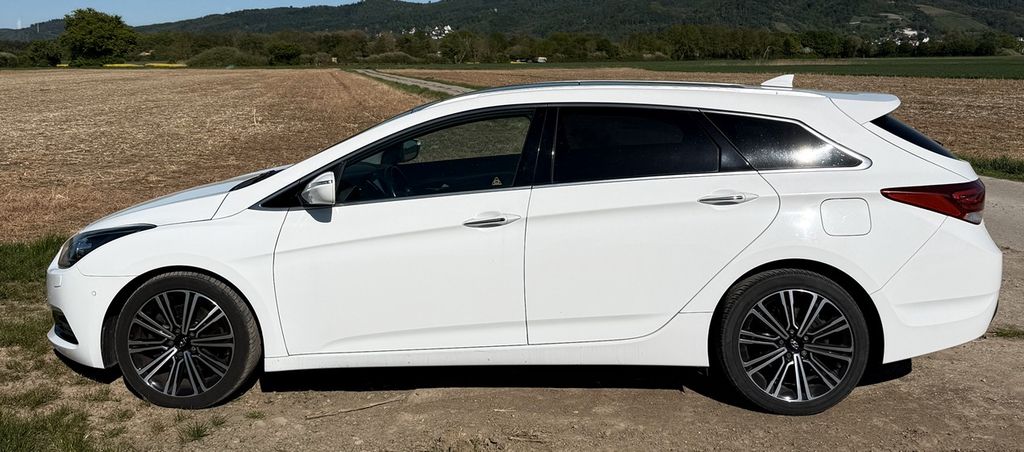 Hyundai i40 124.000 km 10.200 &euro; Zwingenberg 64673