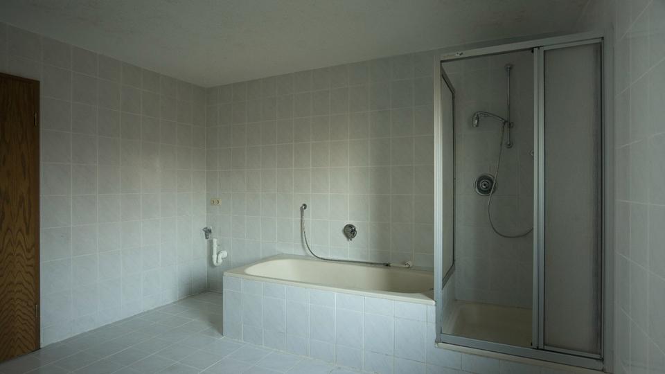 Erdgeschoßwohnung Bernried - 4 Zimmer, 127 m&sup2;, 250.000&euro; | Angebot:27010016