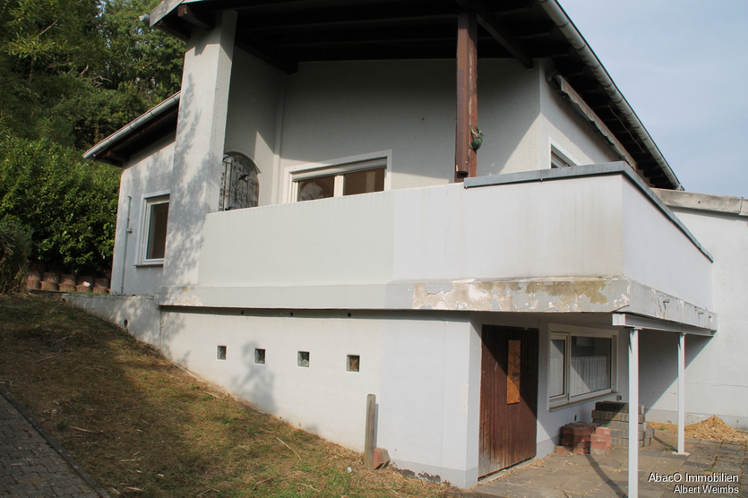 Haus: 2 Wohnungen, 2 Eingänge, 2 Terrassen. Platz für 2 Generationen! 6 zimmer