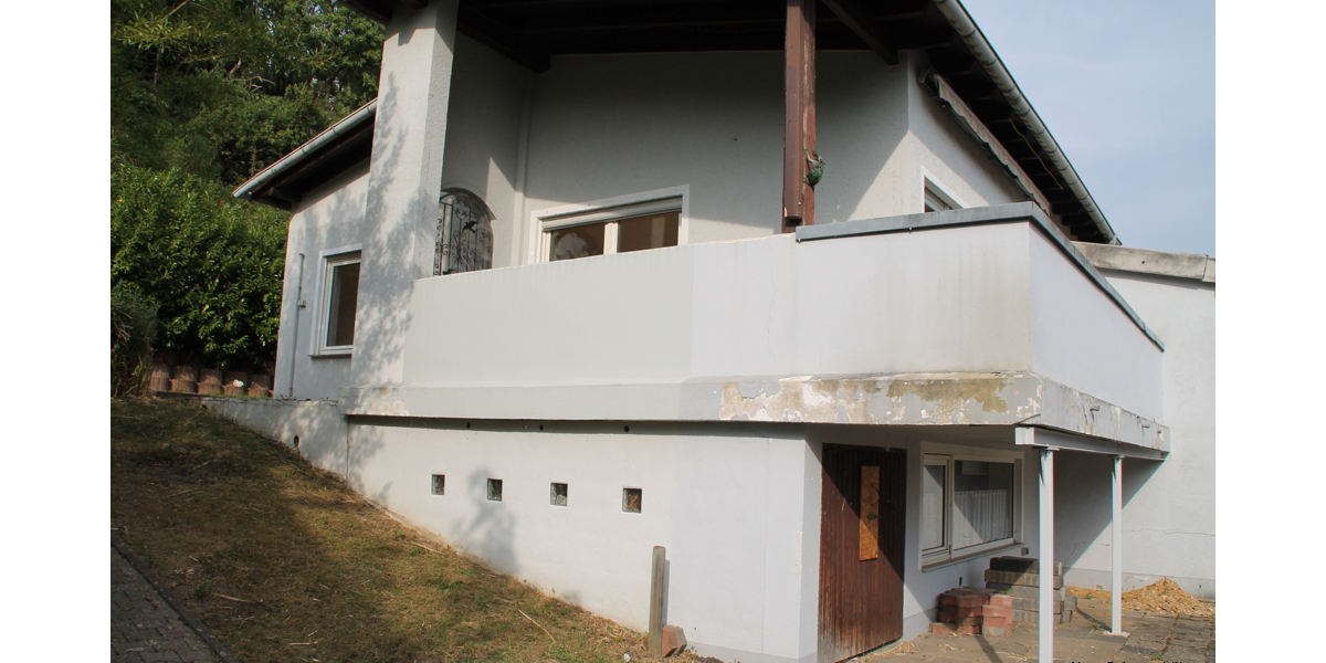 Haus: 2 Wohnungen, 2 Eingänge, 2 Terrassen. Platz für 2 Generationen! Achtung: Bieterverfahren! 6 zimmer