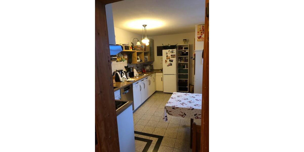 3 12 Zimmer Wohnung im 1. OG im gepflegten Altbau 3.5 zimmer