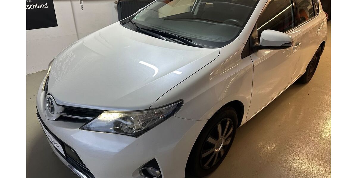 Toyota Auris 121.120 km 9.290 &euro; LEONBERG 71229