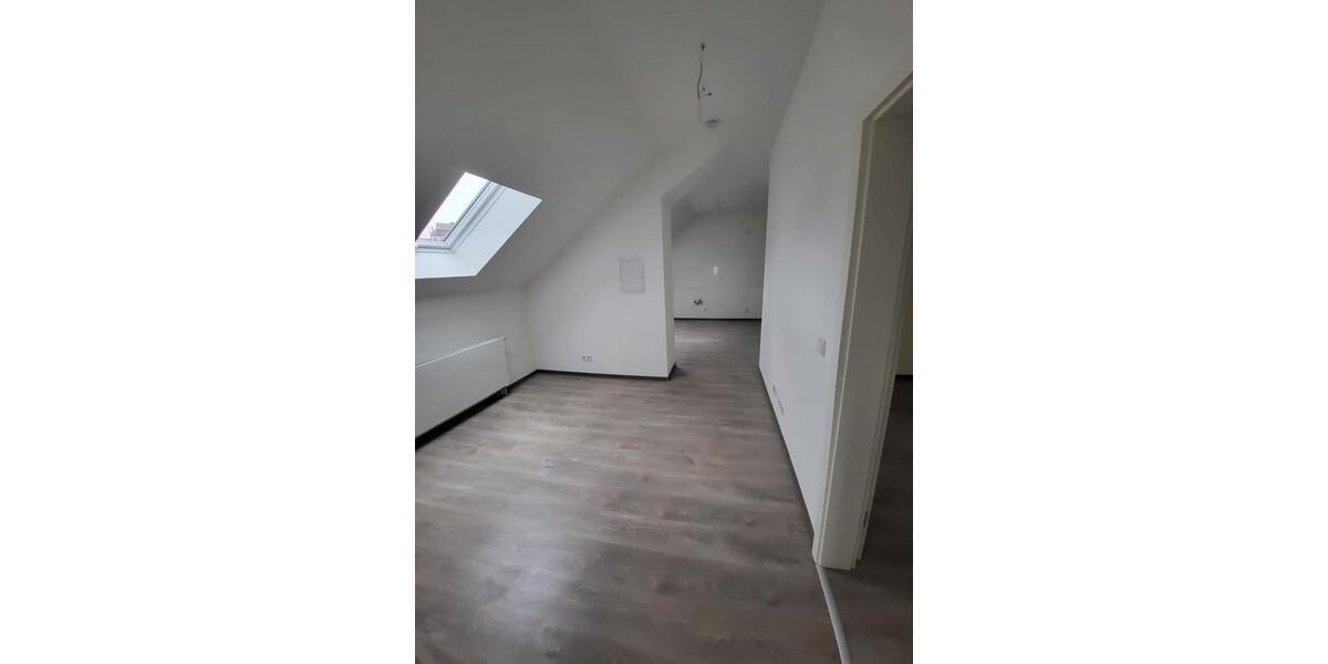 Sanierte 3 ZKB- Dachgeschoss Wohnung 5 zimmer