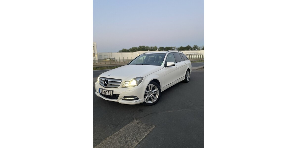Mercedes-Benz 220 209.877 km 10.449 &euro; Leipzig 04109
