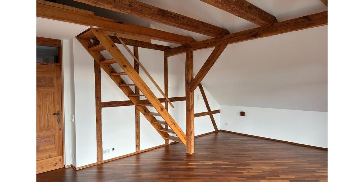 Großzügige 4-Zimmer-Wohnung mit Loft und Holzbalkendecke 4 zimmer